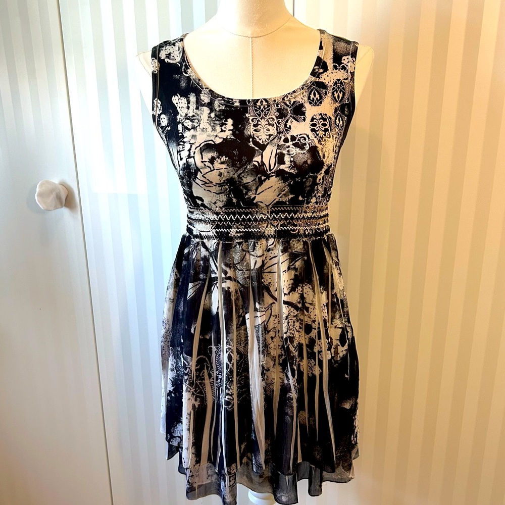 Style & Co petite black and white fade floral tribal pattern short dress Size S